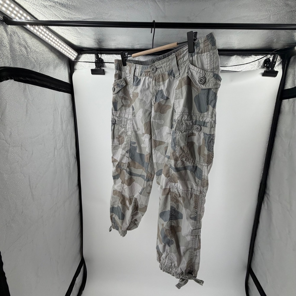 Natural Reflections Camo Cargo Capris Womens 8 Grey Tan Y2K Bratz 2k10 Cropped